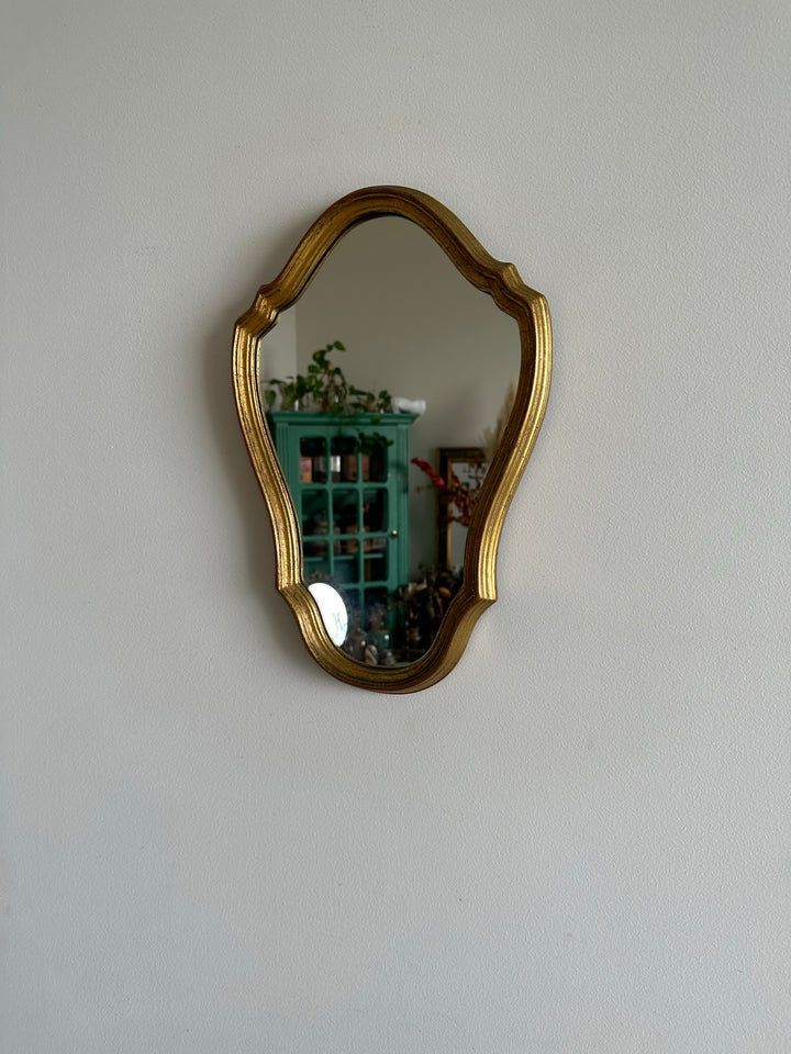 Miroir en bois doré chantourné