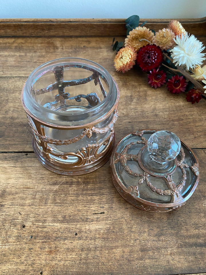 Bonbonnière en verre cerclée de cuivre