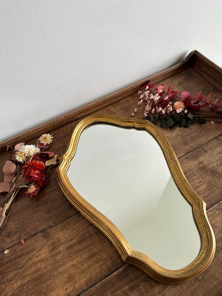 Miroir en bois doré chantourné