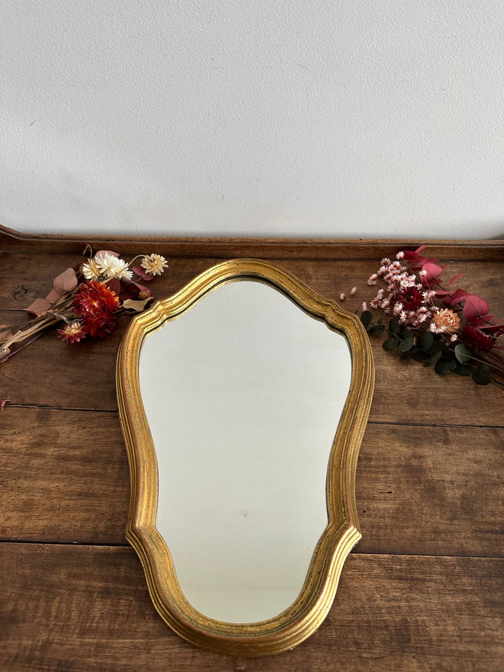 Miroir en bois doré chantourné