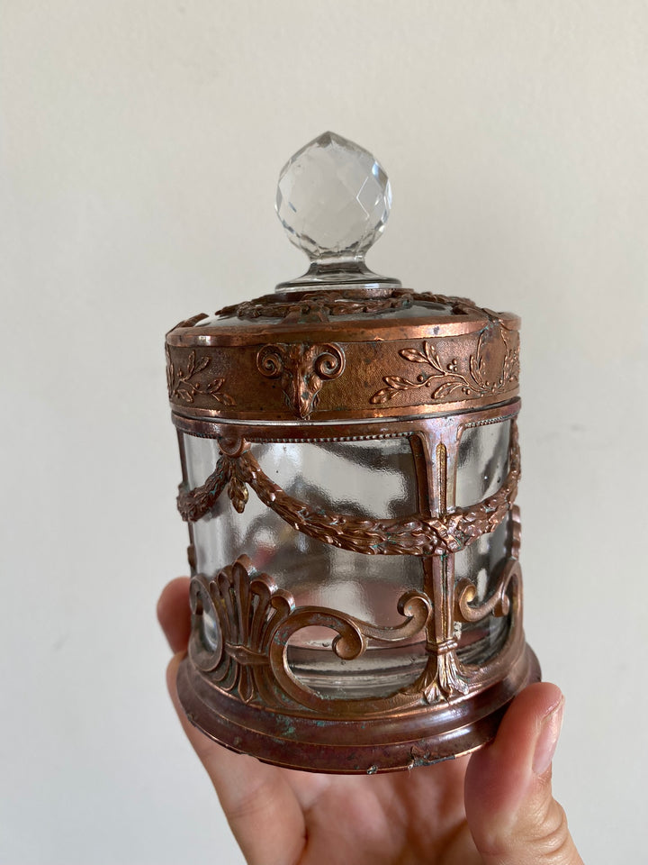 Bonbonnière en verre cerclée de cuivre