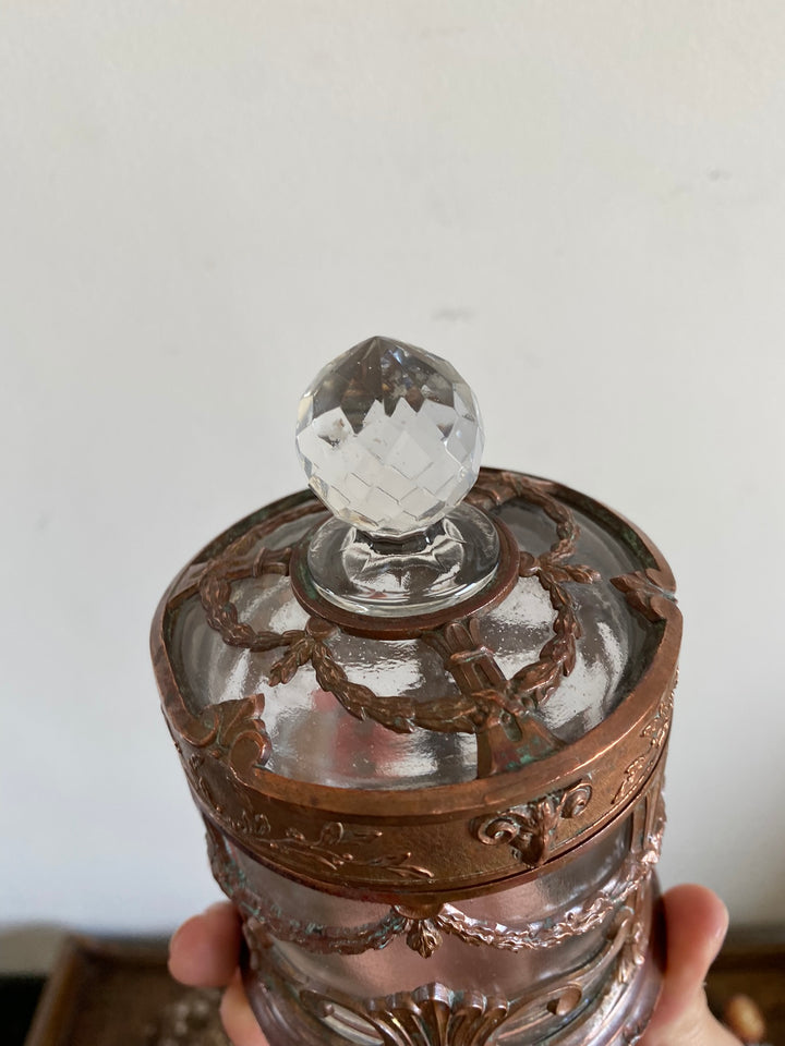 Bonbonnière en verre cerclée de cuivre