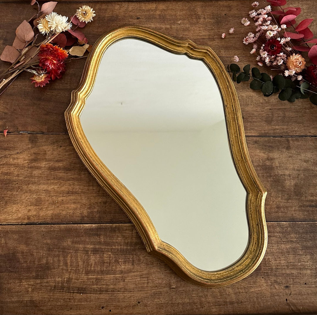 Miroir en bois doré chantourné
