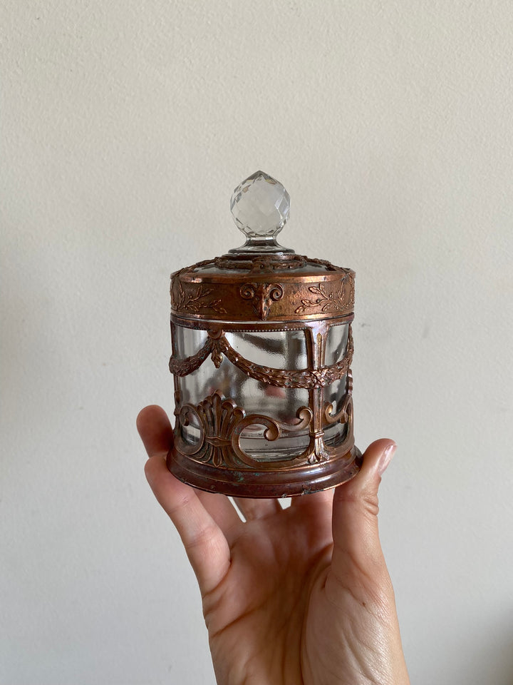 Bonbonnière en verre cerclée de cuivre