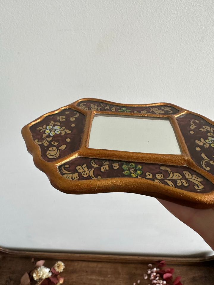 Miroir péruvien émaillé or et marron glacé