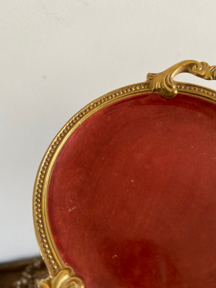 Coupelle en porcelaine rouge anse dorée