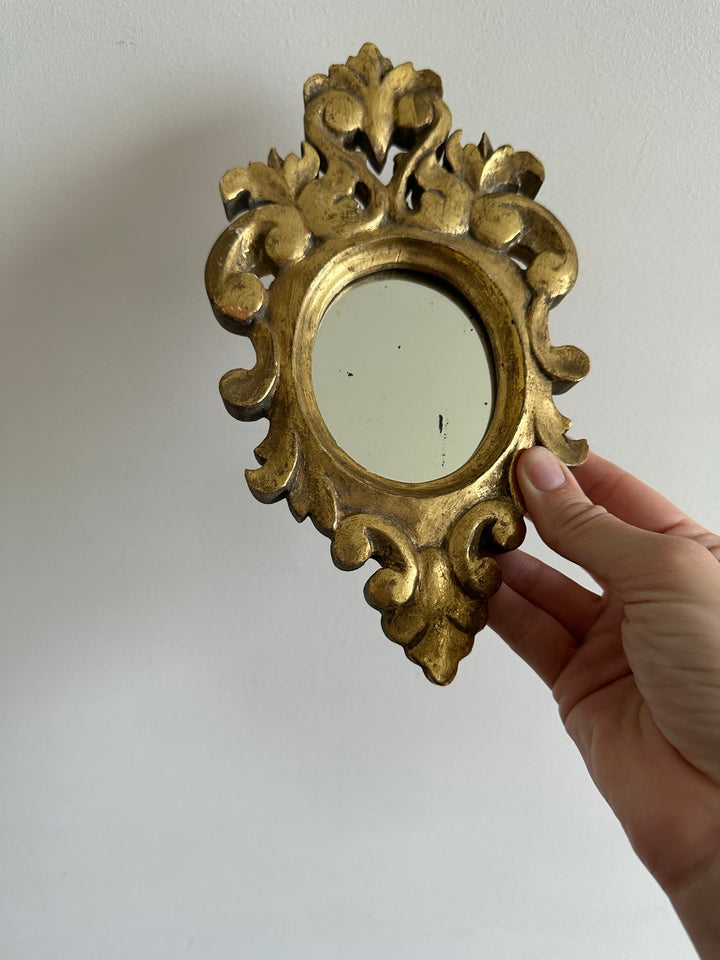 Miroir rococo en bois doré à la feuille d’or taille S