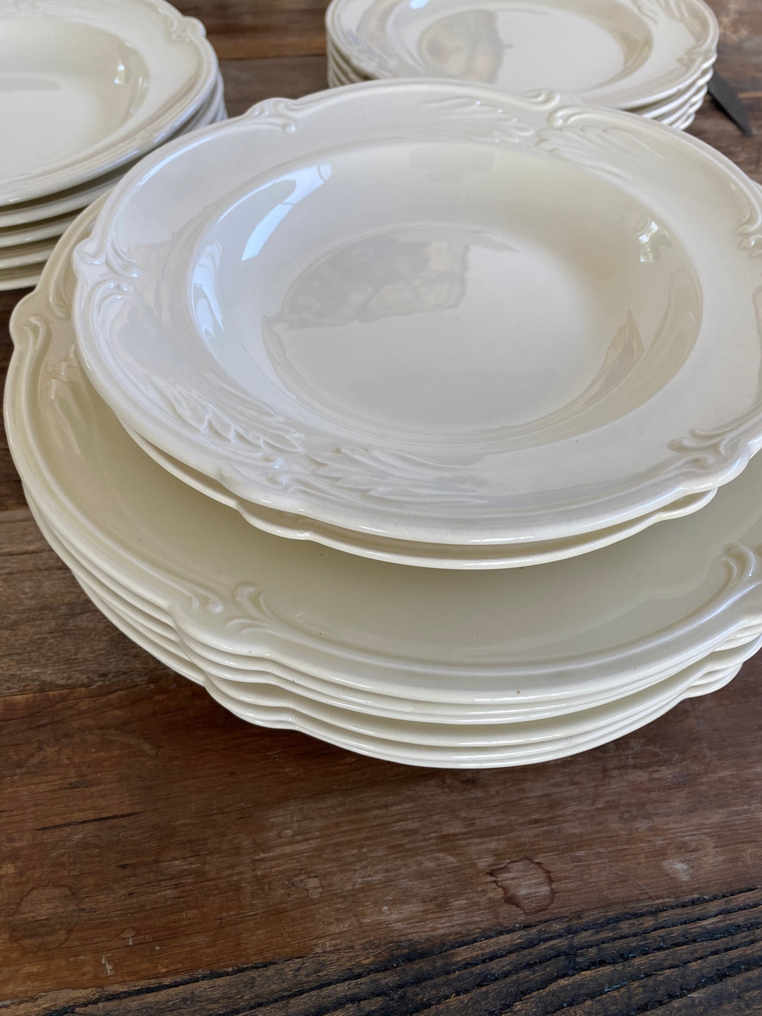 Service complet porcelaine de Gien modèle Rocaille