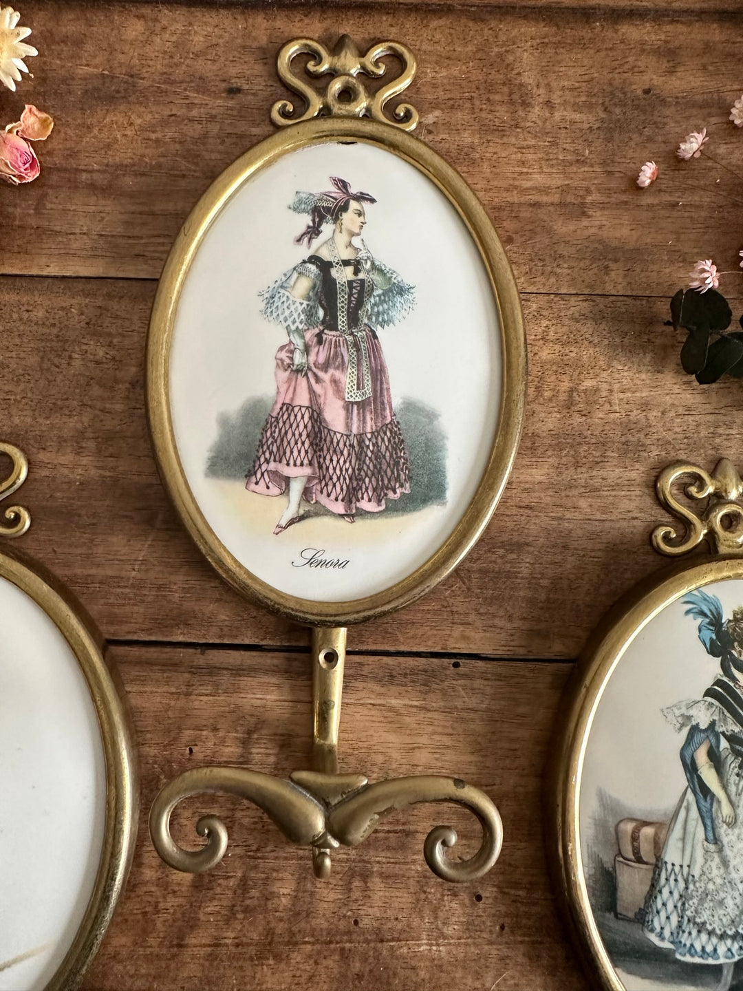 Patères en laiton et porcelaine fabrication italienne.
