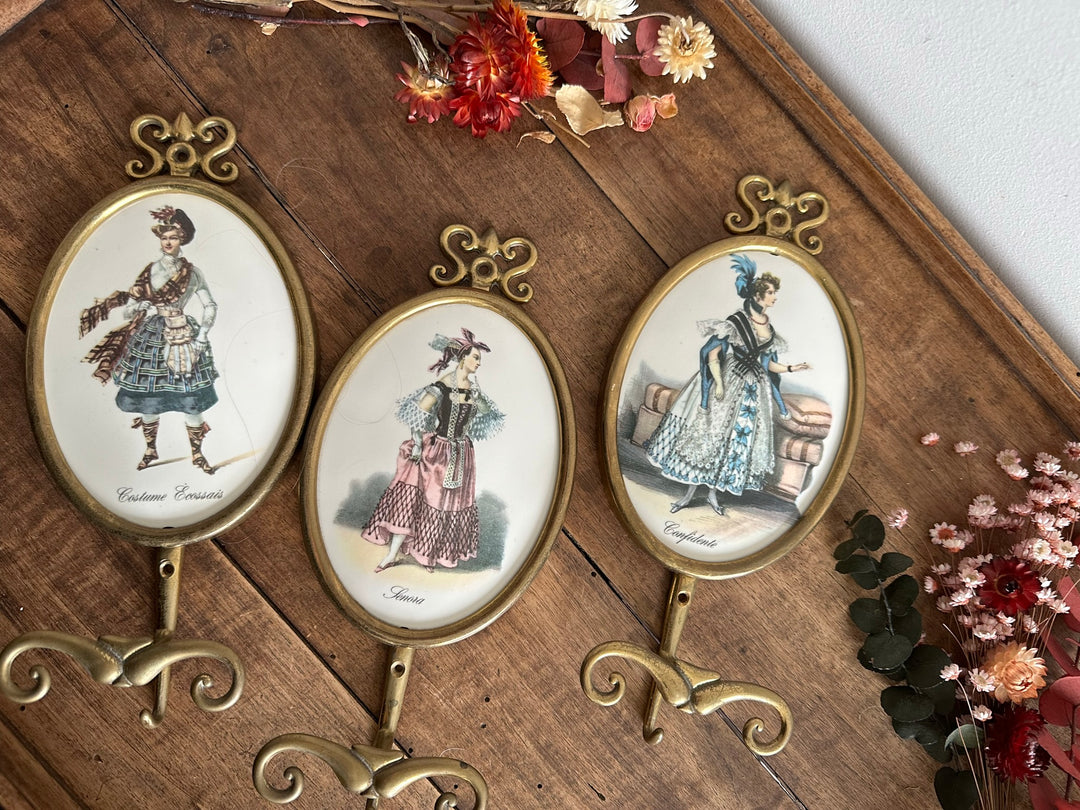 Patères en laiton et porcelaine fabrication italienne.