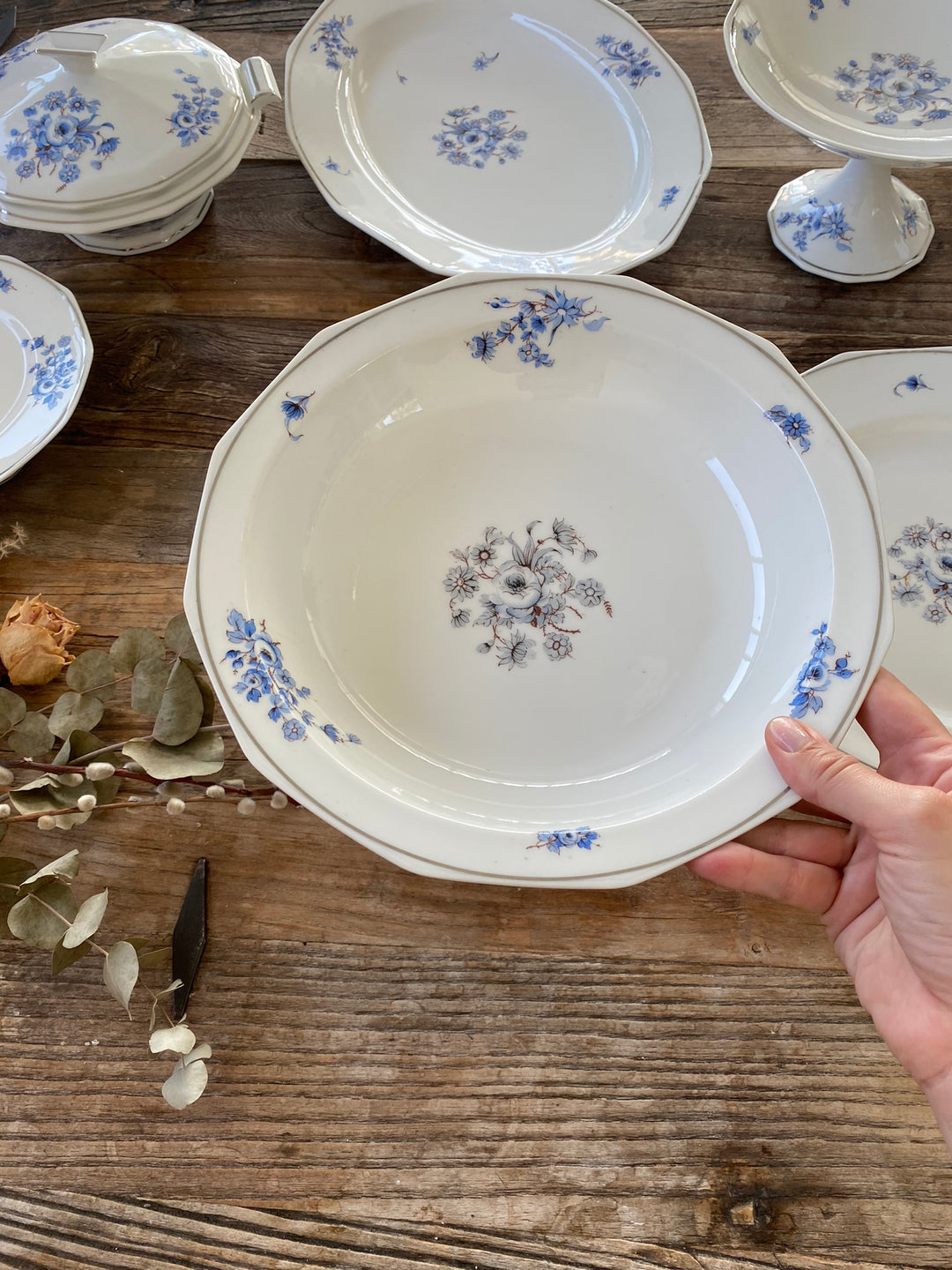 Plats de service Mavaleix et Granger Limoges motifs fleurs bleues