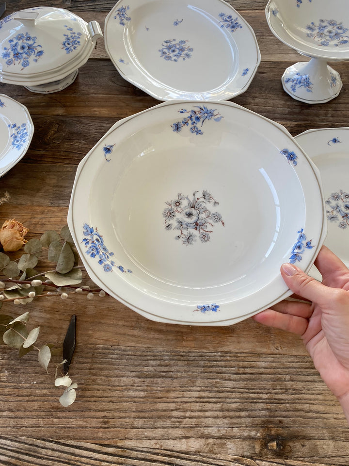 Plats de service Mavaleix et Granger Limoges motifs fleurs bleues