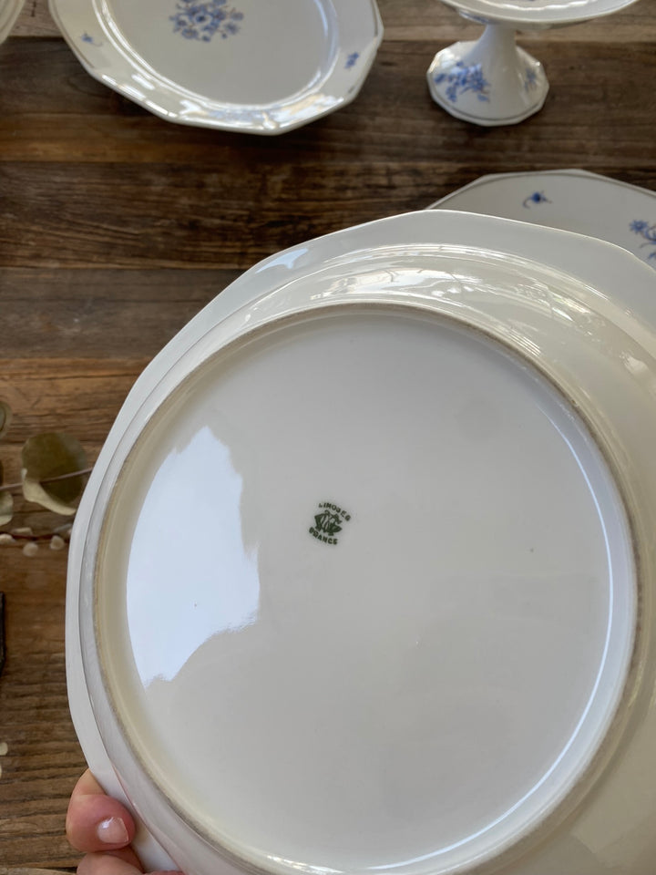 Plats de service Mavaleix et Granger Limoges motifs fleurs bleues
