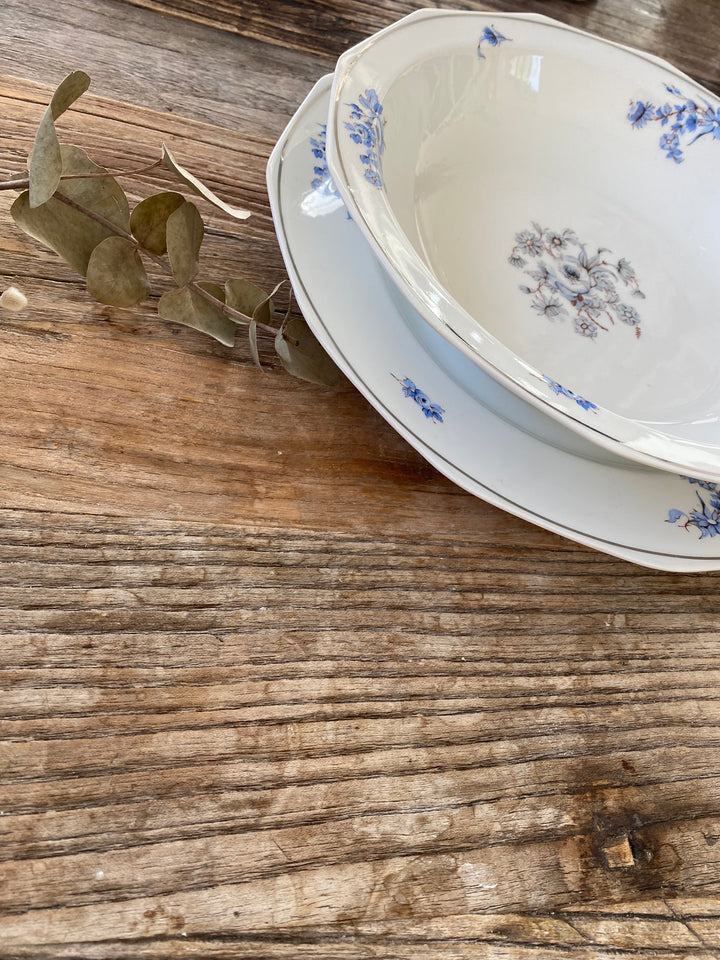 Plats de service Mavaleix et Granger Limoges motifs fleurs bleues