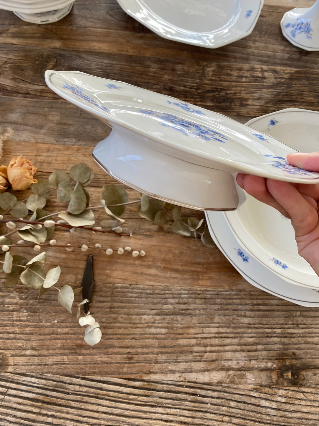 Plats de service Mavaleix et Granger Limoges motifs fleurs bleues