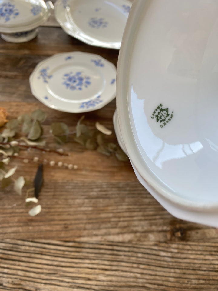 Plats de service Mavaleix et Granger Limoges motifs fleurs bleues