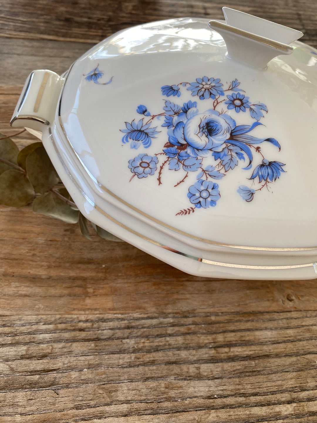 Plats de service Mavaleix et Granger Limoges motifs fleurs bleues