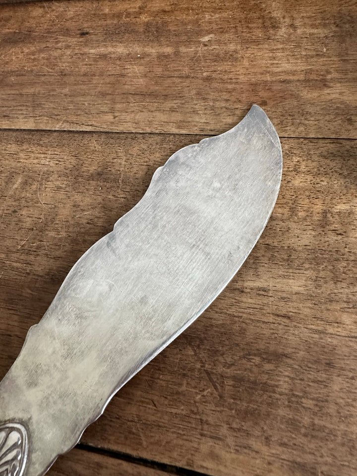 Couteau de service en métal argenté