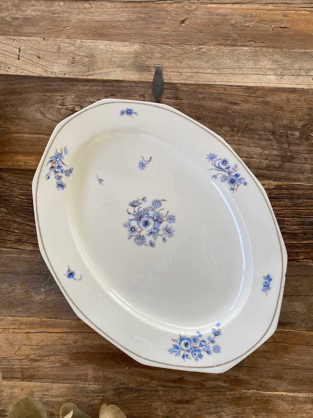 Plats de service Mavaleix et Granger Limoges motifs fleurs bleues