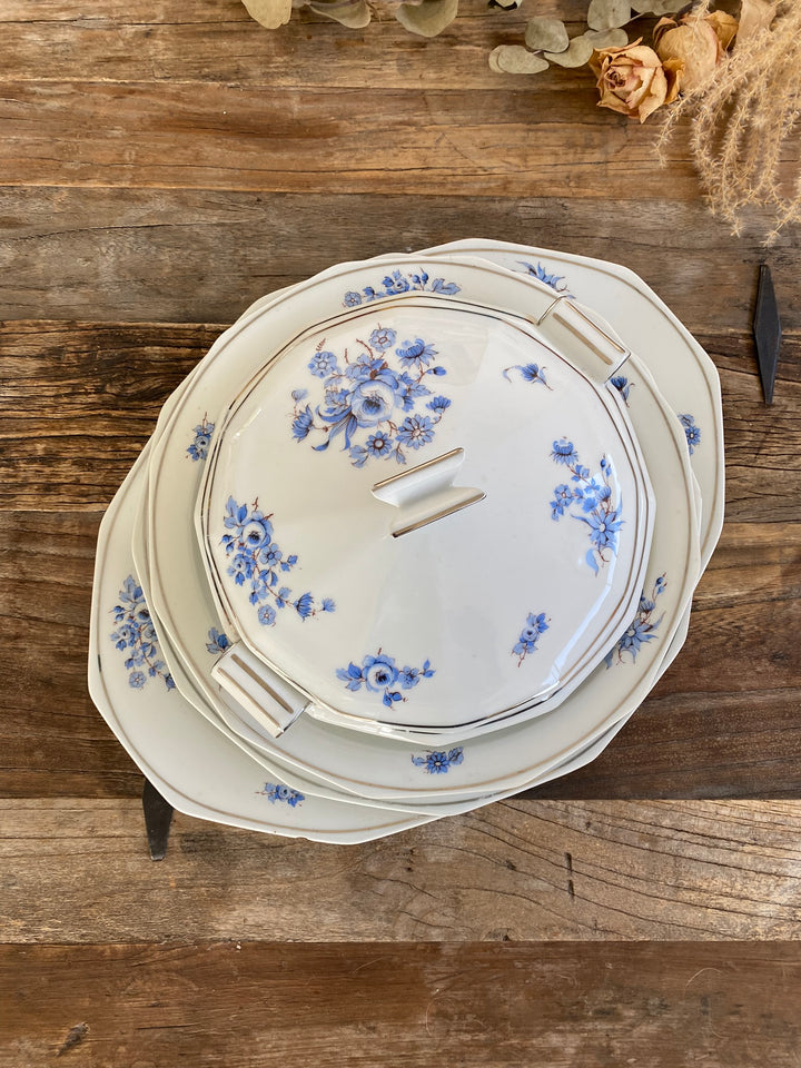Plats de service Mavaleix et Granger Limoges motifs fleurs bleues