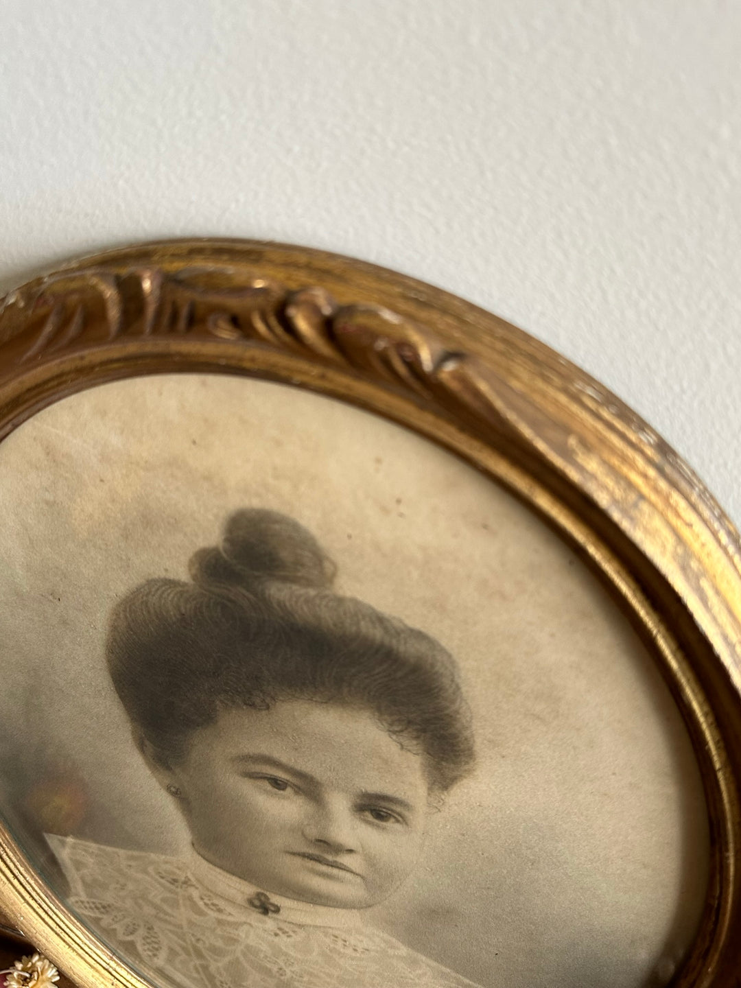 Portrait de jeune femme cadre en bois doré Fin 19ème
