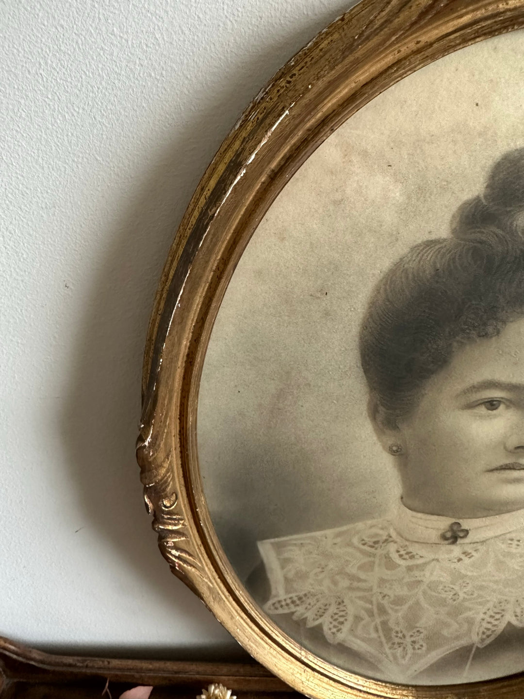 Portrait de jeune femme cadre en bois doré Fin 19ème