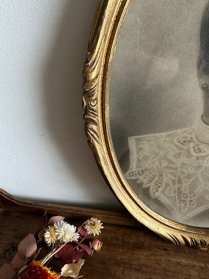 Portrait de jeune femme cadre en bois doré Fin 19ème