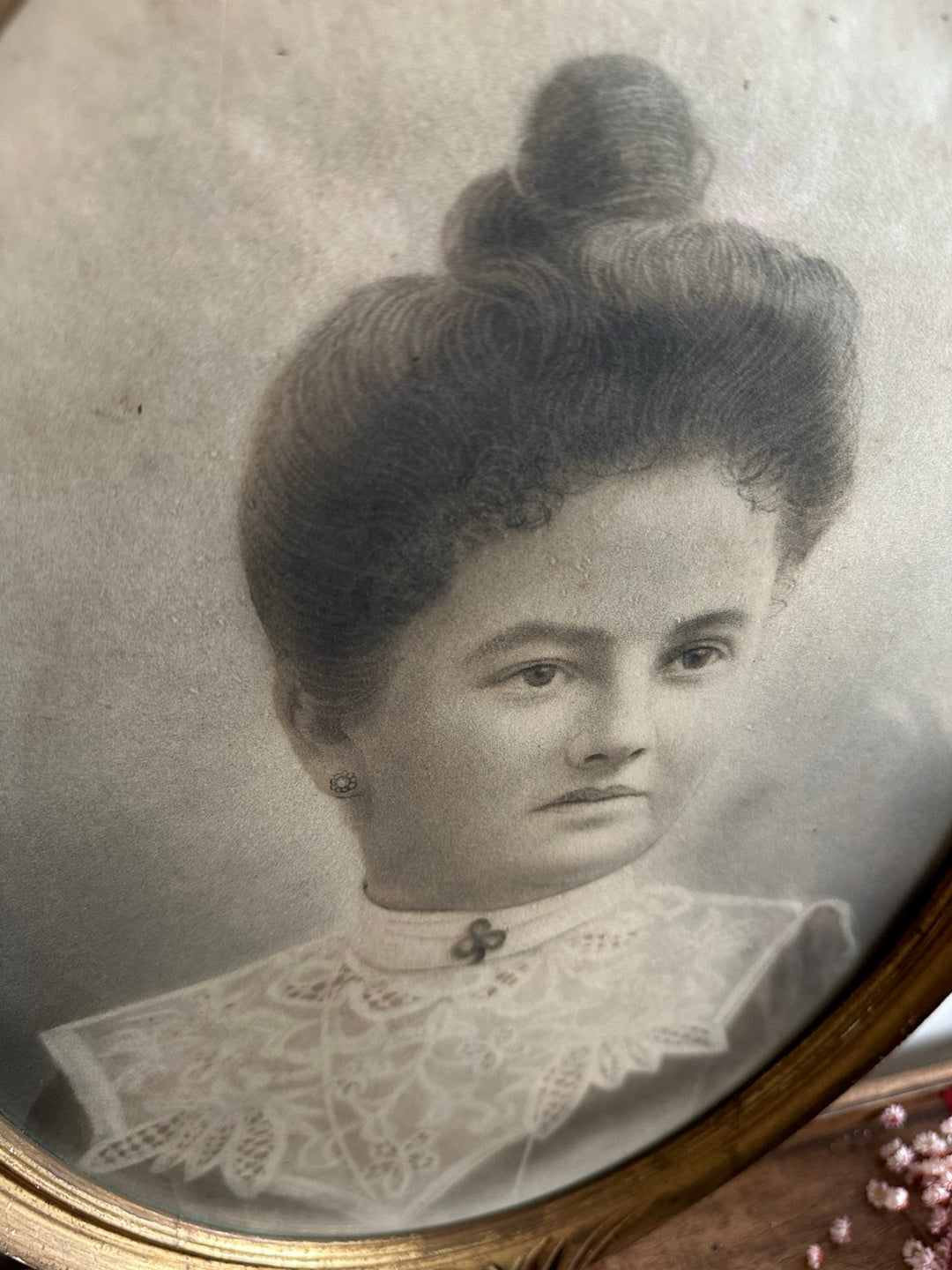 Portrait de jeune femme cadre en bois doré Fin 19ème