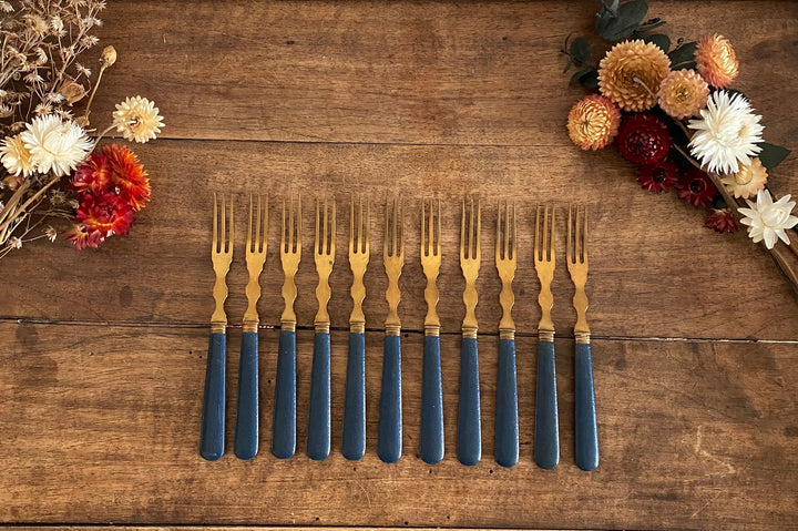 Fourchettes à dessert bleues et dorées