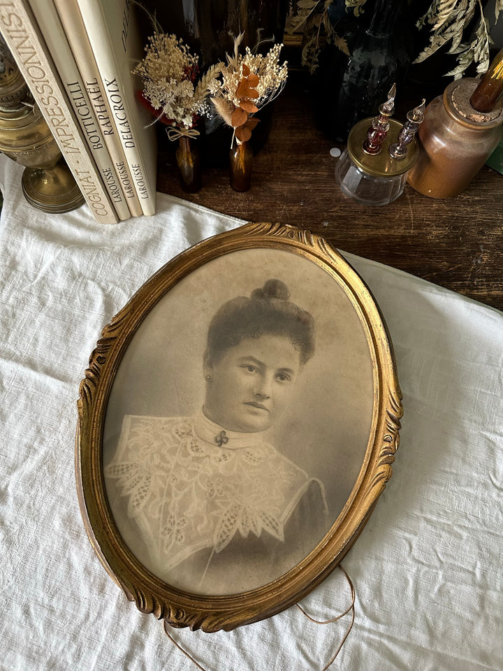 Portrait de jeune femme cadre en bois doré Fin 19ème