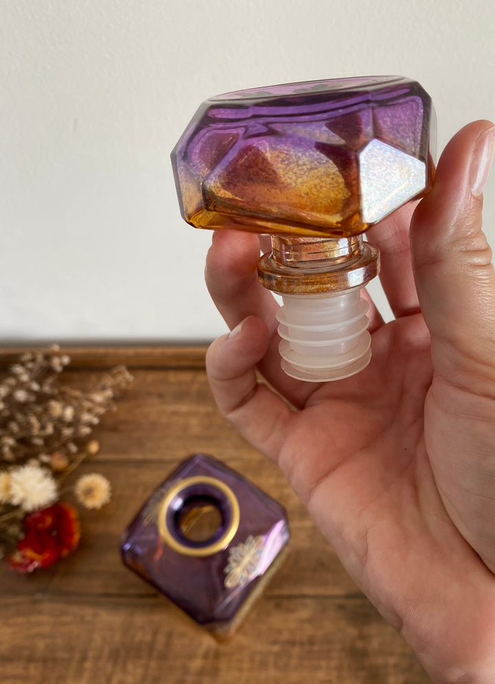 Bouteille dorée et mauve en verre décoration florale