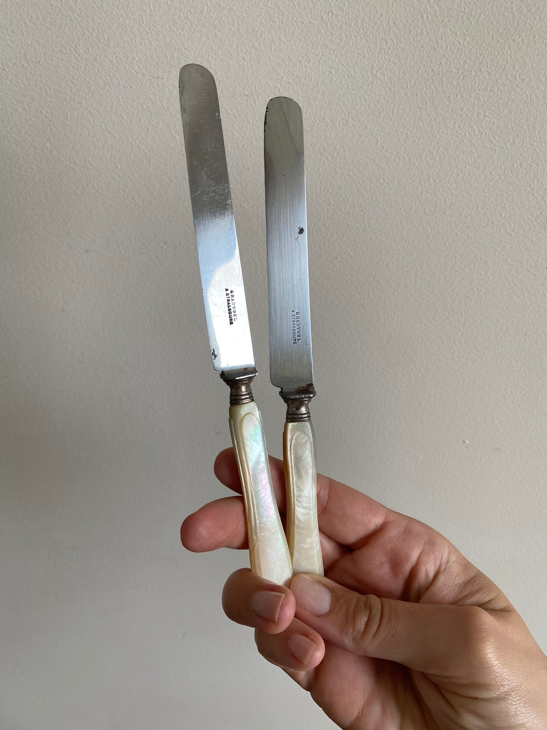 Couteaux à beurre manches nacrés