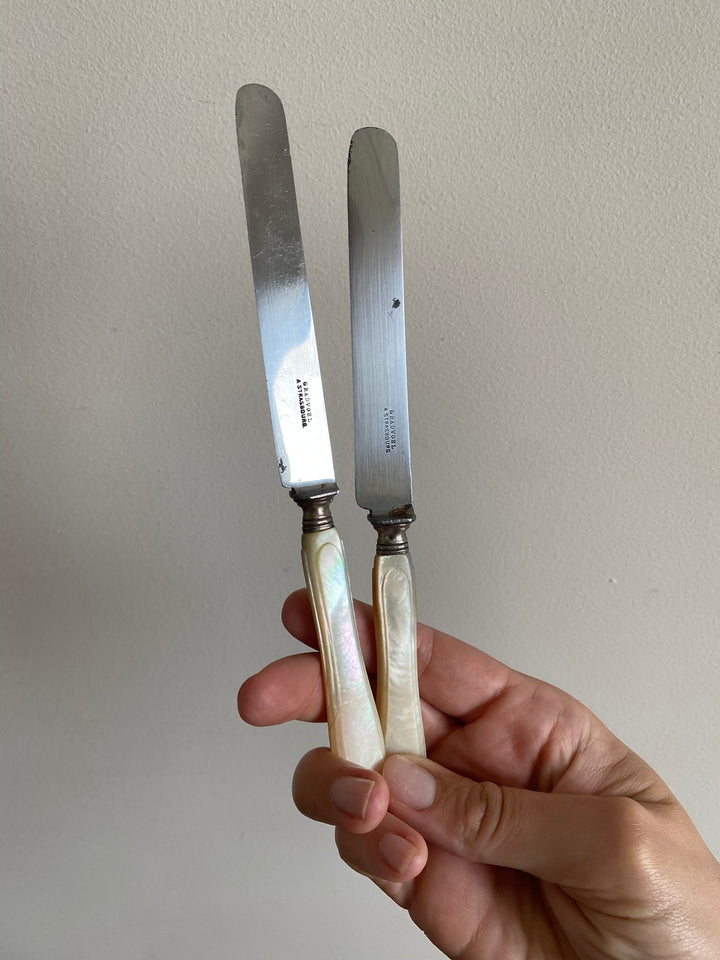 Couteaux à beurre manches nacrés