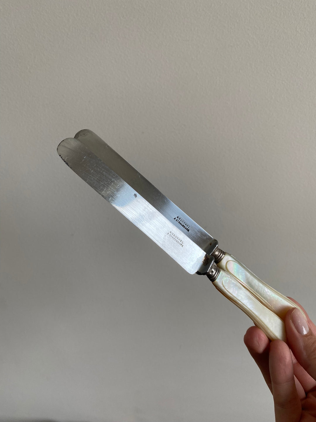 Couteaux à beurre manches nacrés