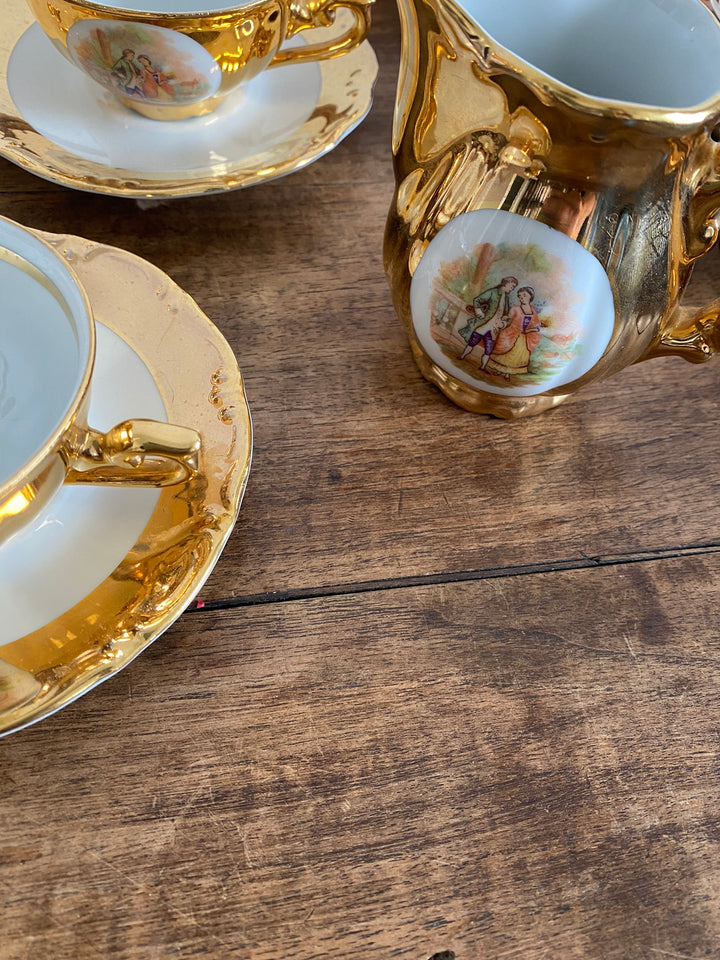 Service à café doré porcelaine de Bavaria scènes romantiques