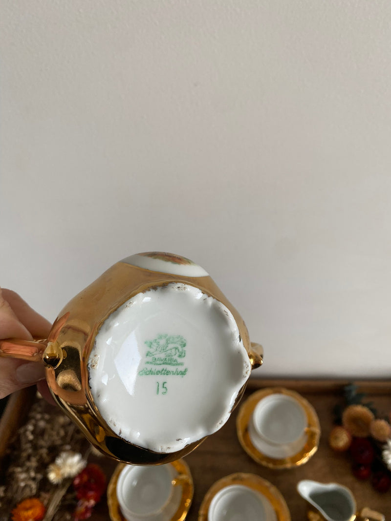 Service à café doré porcelaine de Bavaria scènes romantiques