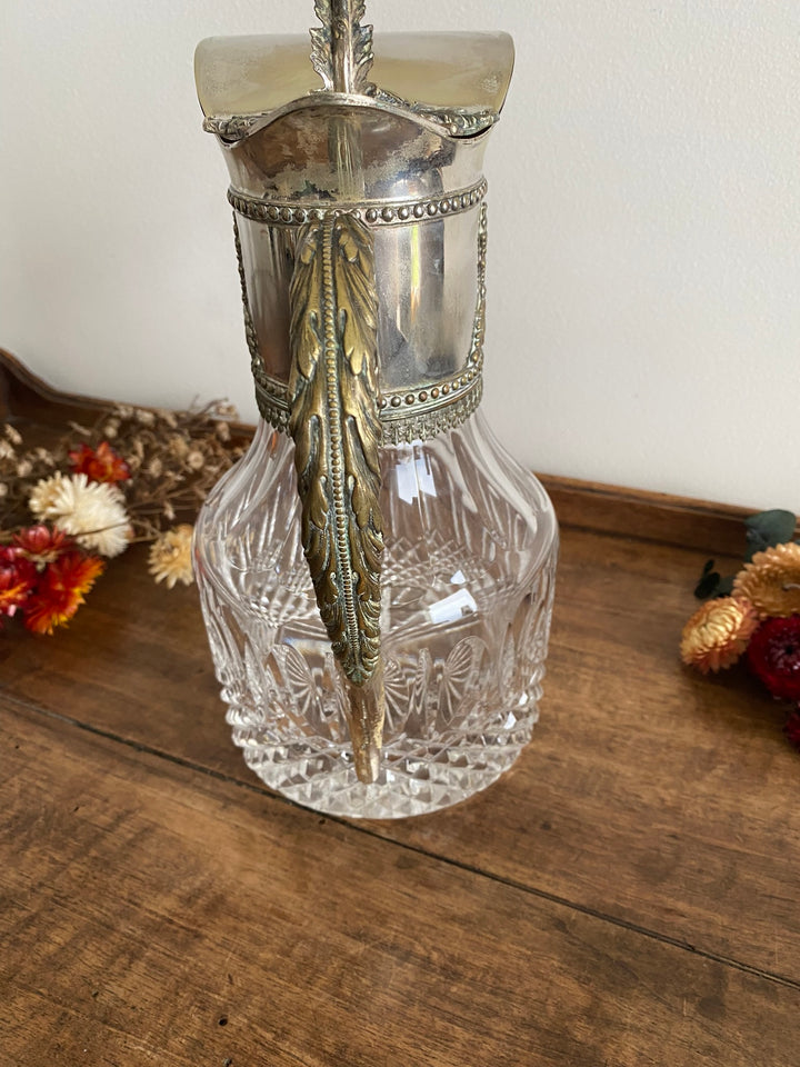 Carafe en cristal bec en métal argenté
