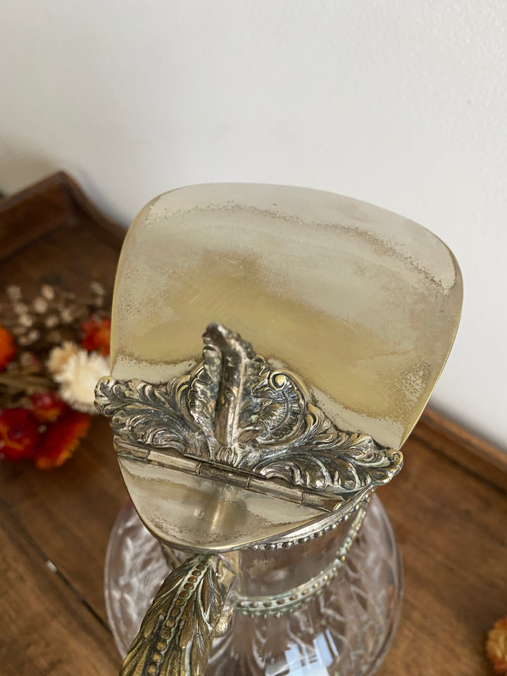 Carafe en cristal bec en métal argenté