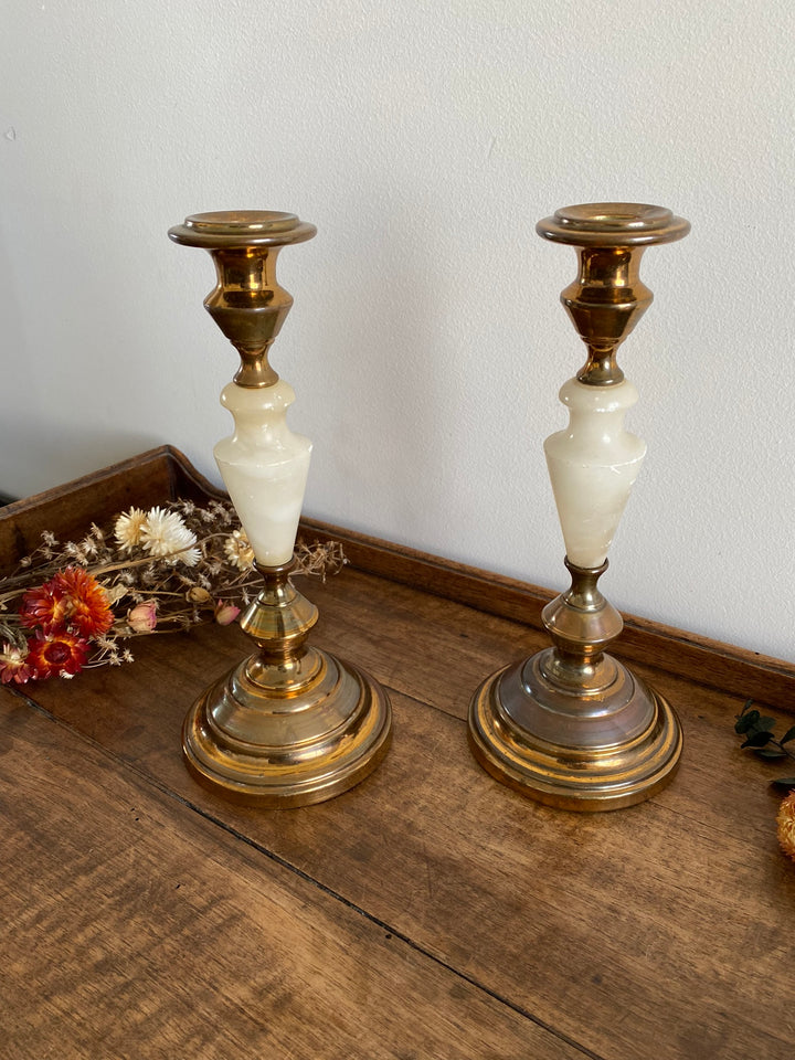 Bougeoirs en laiton doré et albâtre