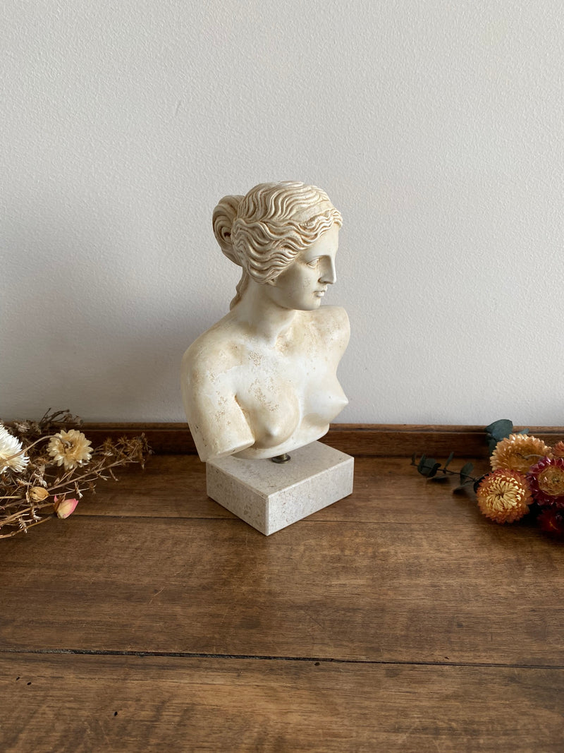 Buste de jeune femme en plâtre inspiration Venus de Milo