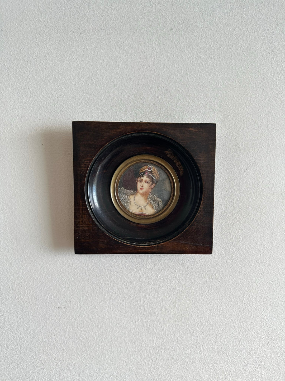 Médaillon en bois carré peinture estimation 19eme