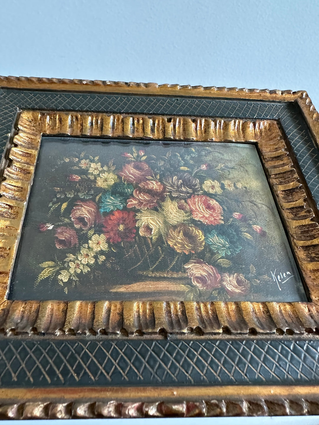 Peintures bouquets de fleurs encadrement vert et or travaillé