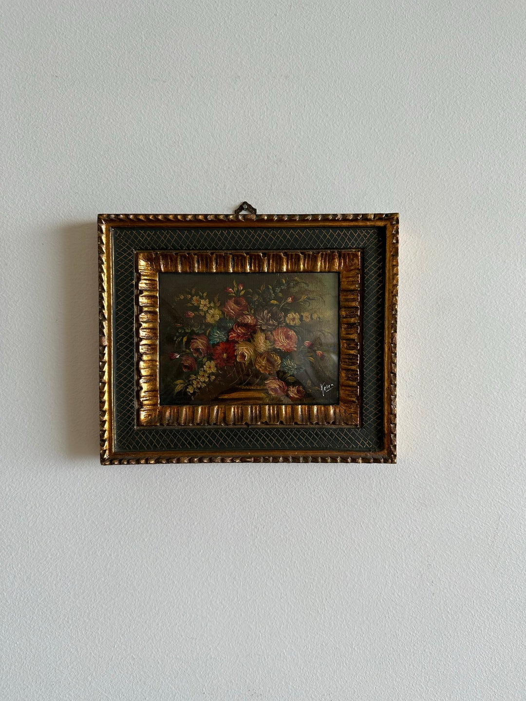 Peintures bouquets de fleurs encadrement vert et or travaillé