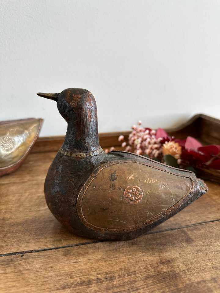 Canards et cygne en bois et laiton anciens