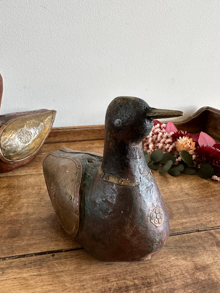 Canards et cygne en bois et laiton anciens