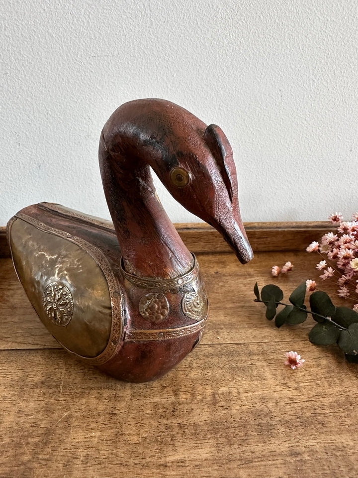 Canards et cygne en bois et laiton anciens