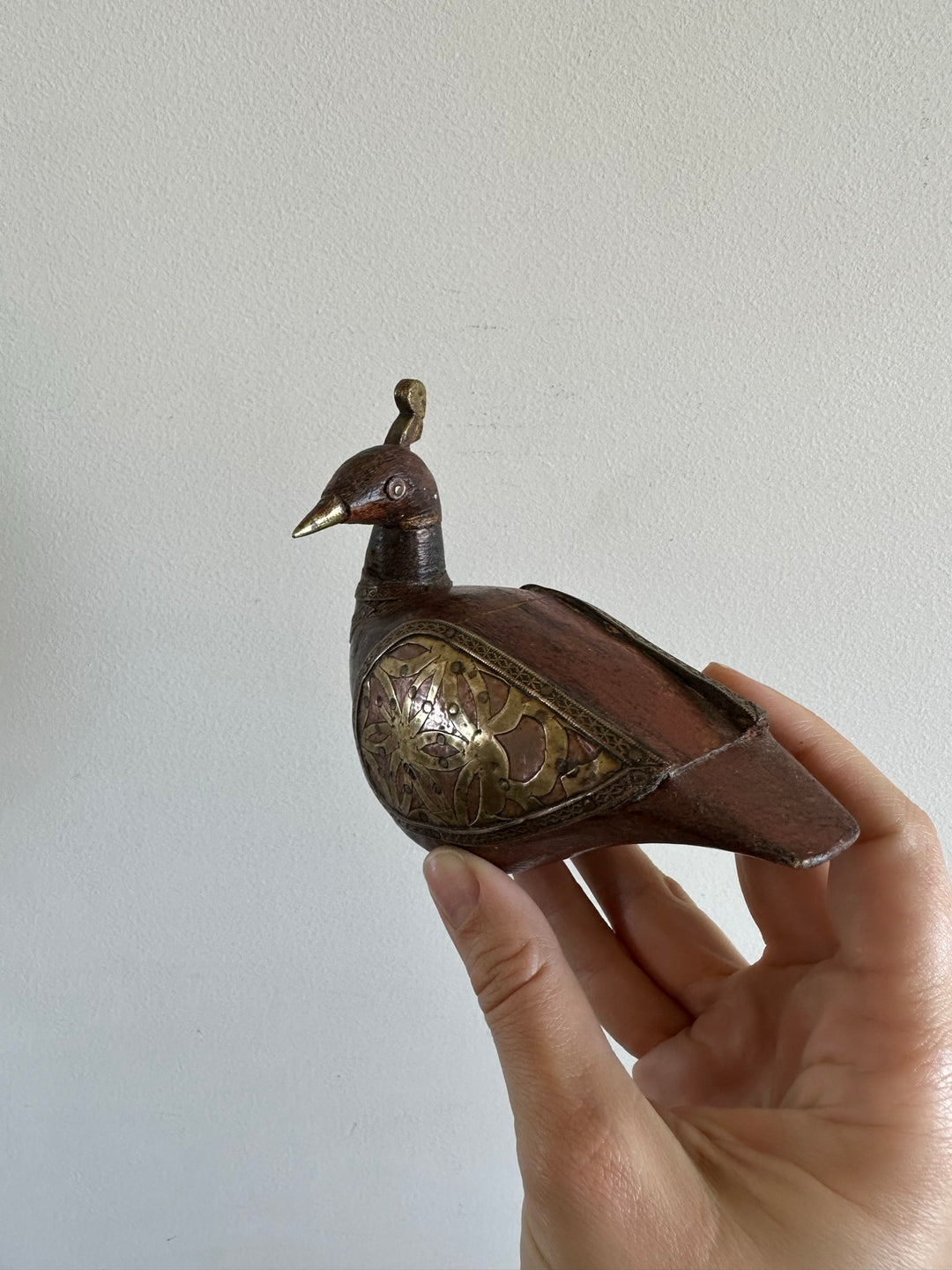 Canards et cygne en bois et laiton anciens