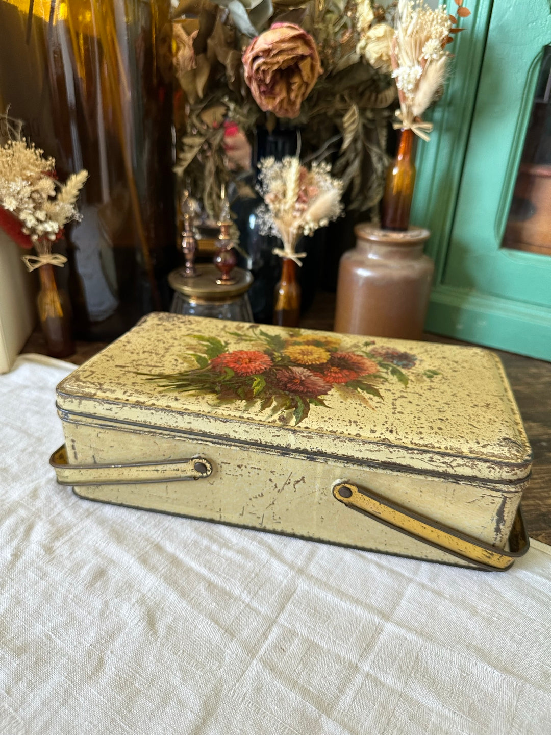Boite en métal rectangulaire avec anses motifs fleurs