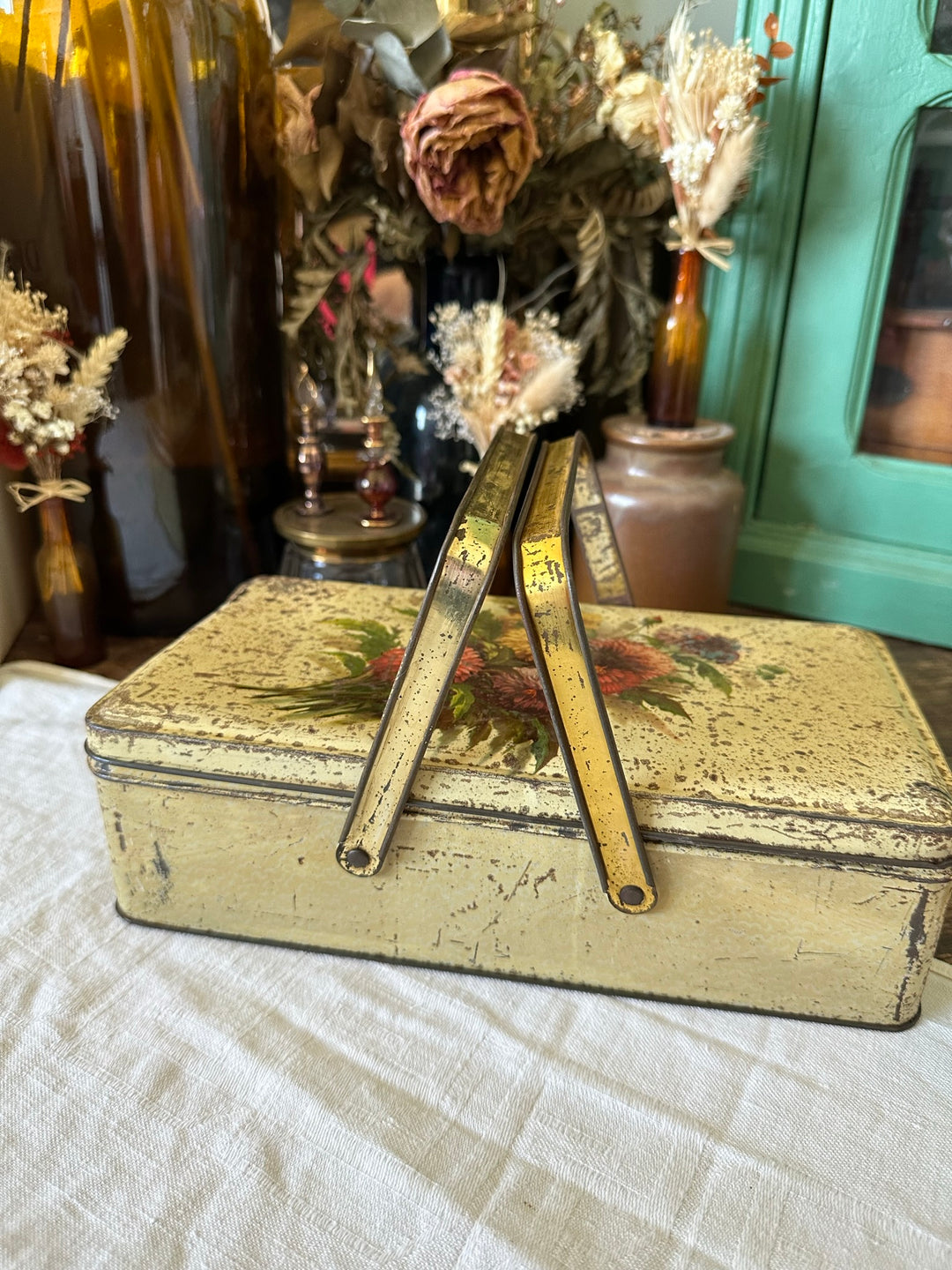 Boite en métal rectangulaire avec anses motifs fleurs