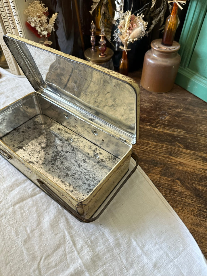 Boite en métal rectangulaire avec anses motifs fleurs